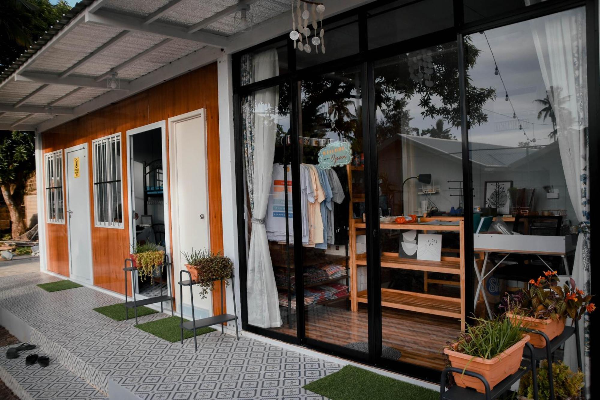 Olive Hostel Roxas City Bagian luar foto